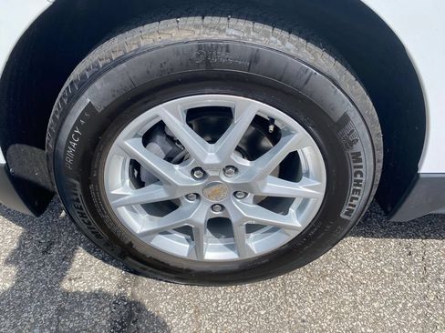 Used 2024 Chevrolet Equinox LT FWD image 32