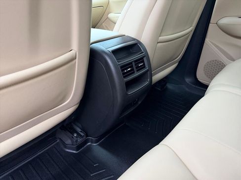 Used 2017 Cadillac XT5 FWD image 25