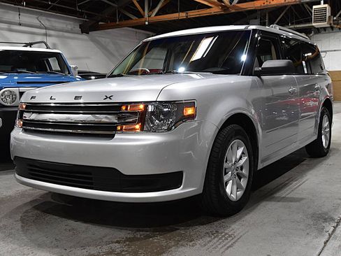 Used 2019 Ford Flex SE FWD image 3