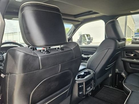 Used 2025 RAM 3500 Limited AWD/4WD image 26