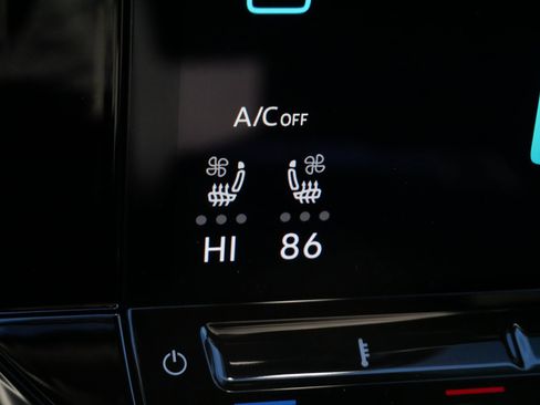 Certified 2025 Volkswagen Atlas Cross Sport SE w/ Panoramic Sunroof Package image 28