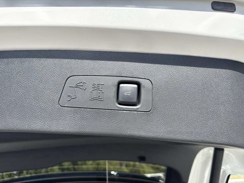 New 2026 Lincoln Corsair Premiere image 12