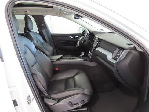 Used 2020 Volvo XC60 T6 Momentum w/ Protection Package Premier AWD/4WD image 37