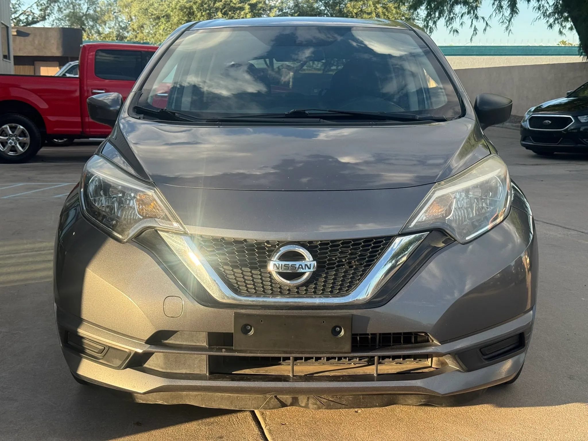 Used 2018 Nissan Versa Note SV FWD image 2