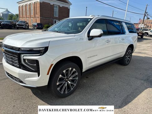 Used 2025 Chevrolet Suburban High Country AWD/4WD image 1