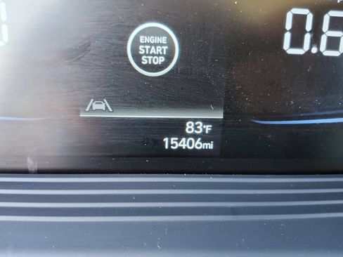 Used 2023 Hyundai Venue Limited FWD image 17