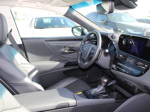 Certified 2025 Lexus ES 300h w/ Premium Package FWD image 5