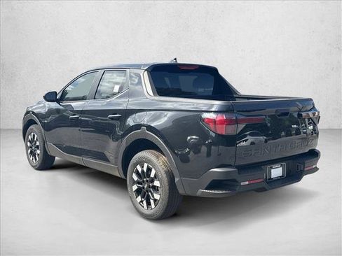 Certified 2025 Hyundai Santa Cruz SE FWD image 9