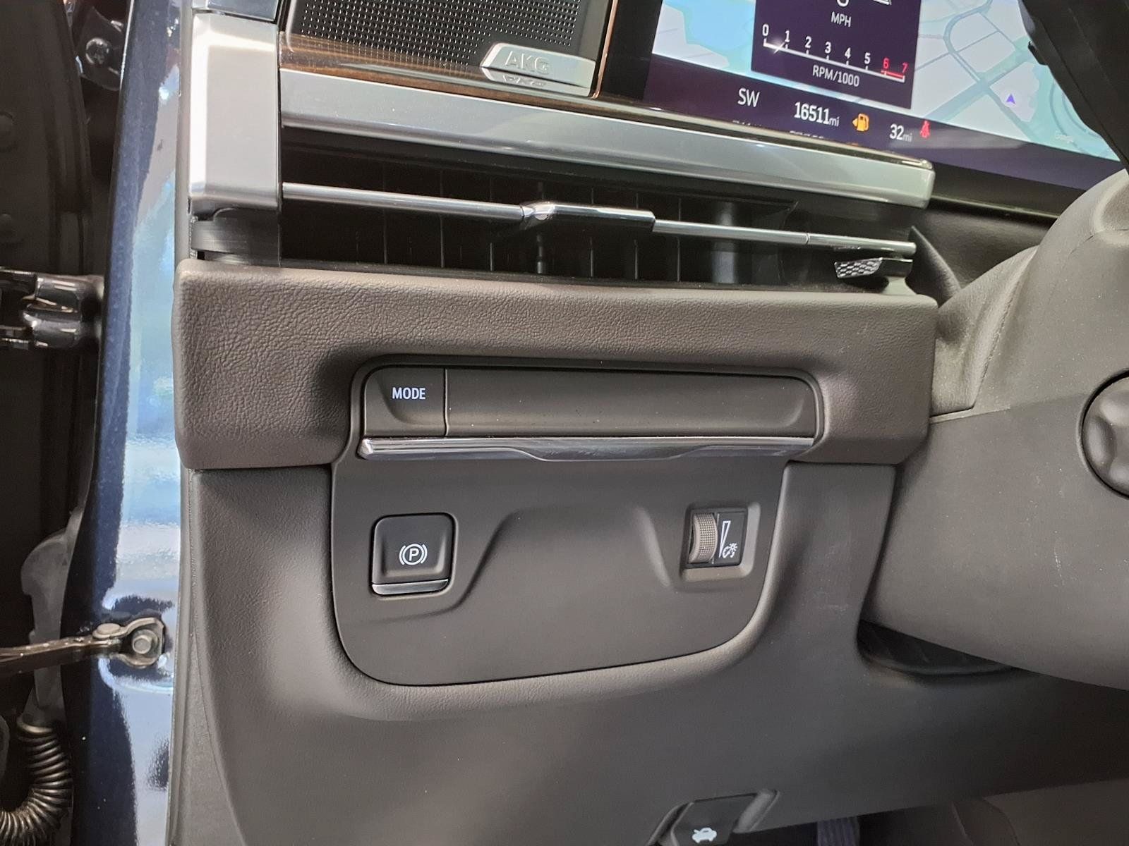 Used 2025 Cadillac Escalade Luxury RWD image 23