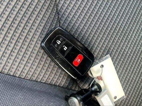 Used 2023 Toyota Highlander L FWD image 14