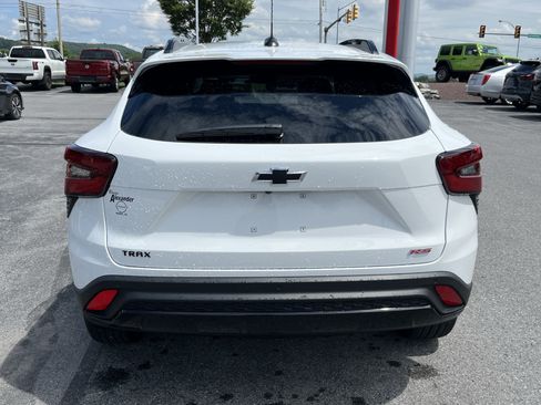 Used 2026 Chevrolet Trax RS w/ Sunroof Package FWD image 6