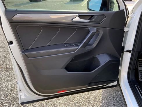 Used 2022 Volkswagen Tiguan SE R-Line image 22