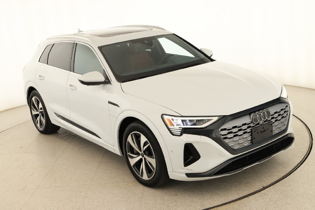 Used 2024 Audi Q8 e-tron Premium Plus AWD/4WD image 35