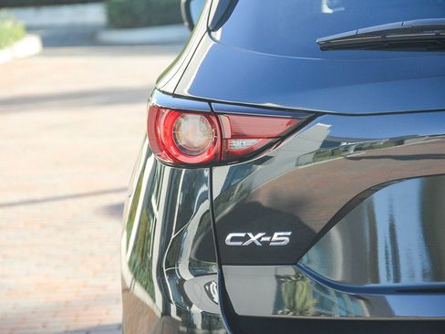 Used 2017 MAZDA CX-5 Touring image 8