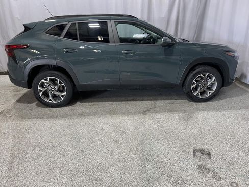 Used 2026 Chevrolet Trax LT w/ Driver Confidence Package FWD image 2