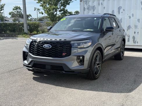 Used 2025 Ford Explorer ST AWD/4WD image 7