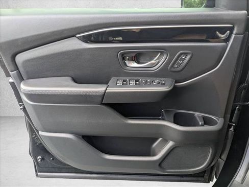 Used 2025 Honda Pilot EX-L image 13