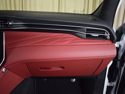 Certified 2023 Maserati Grecale Modena image 25