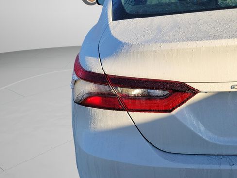 Used 2022 Toyota Camry LE image 21