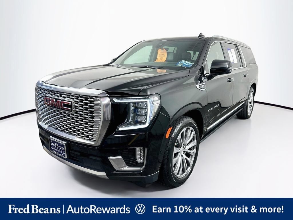 Used 2022 GMC Yukon XL Denali w/ Advanced Technology Package AWD/4WD image 3