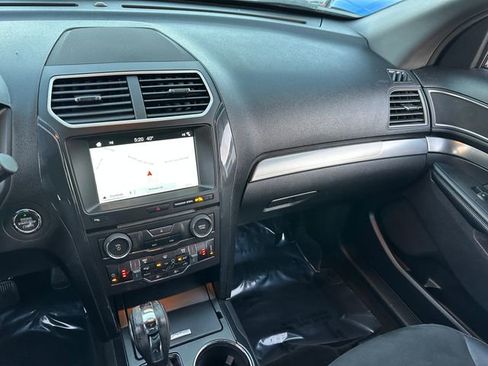 Used 2018 Ford Explorer XLT w/ Equipment Group 202A image 15