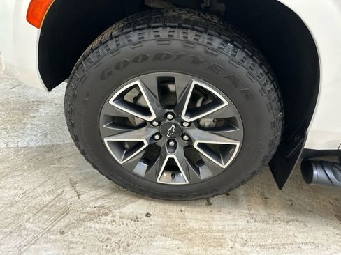 Used 2022 Chevrolet Tahoe Z71 w/ Luxury Package image 13