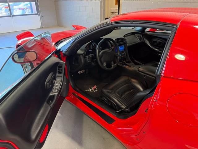 Used 2004 Chevrolet Corvette Coupe RWD image 11