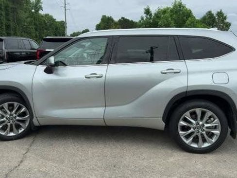 Used 2023 Toyota Highlander Limited AWD/4WD image 14