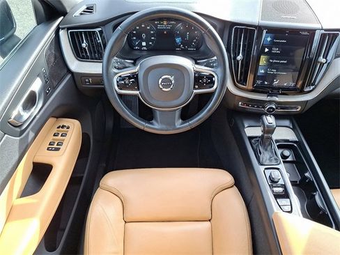 Used 2020 Volvo XC60 T5 Inscription image 11