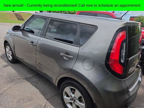 Used 2018 Kia Soul w/ Convenience Package FWD image 4