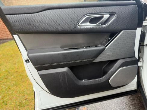 Used 2018 Land Rover Range Rover Velar S image 34
