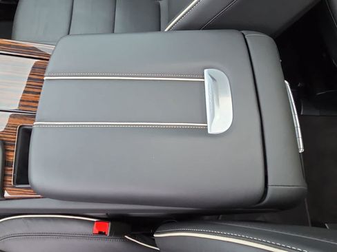 Used 2024 Cadillac Escalade Premium Luxury RWD image 20