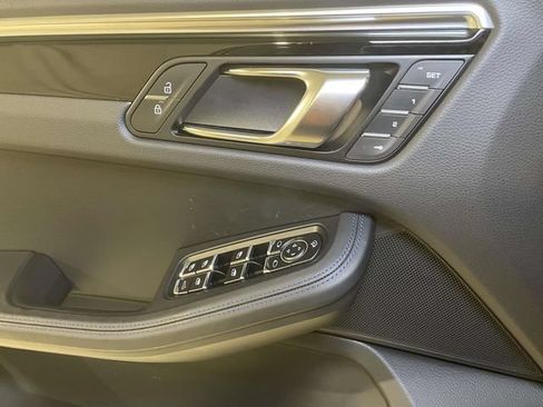 Certified 2026 Porsche Macan Turbo AWD/4WD image 38