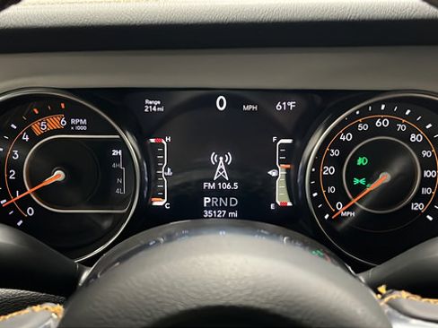 Used 2023 Jeep Gladiator Overland AWD/4WD image 16