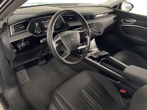 Used 2021 Audi e-tron Premium Plus w/ Premium Plus Package image 4