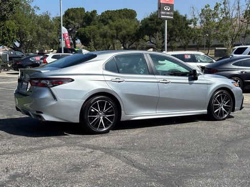 Used 2024 Toyota Camry SE FWD image 3