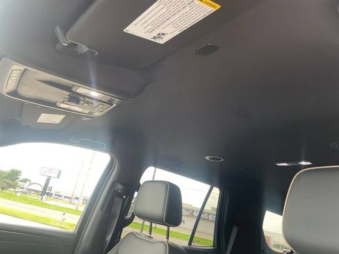 Used 2024 GMC Yukon SLT w/ SLT Luxury Package AWD/4WD image 36