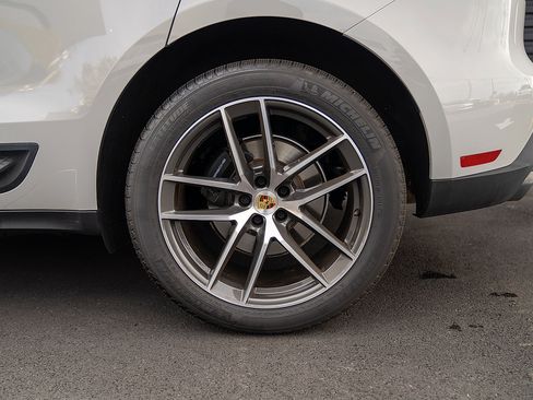 Certified 2025 Porsche Macan image 23