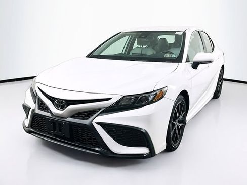 Used 2021 Toyota Camry SE w/ Convenience Package AWD/4WD image 3