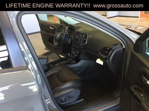 Used 2023 Jeep Cherokee Altitude Lux AWD/4WD image 32