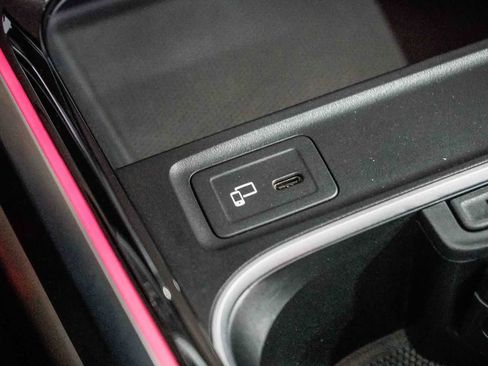 Used 2023 Mercedes-Benz GLB 250 image 21