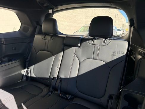 Used 2025 Honda Pilot Black Edition image 31
