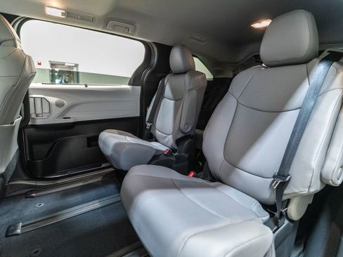 New 2026 Toyota Sienna XLE FWD image 34