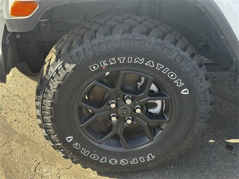 Certified 2025 Jeep Gladiator Willys image 10