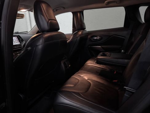 Used 2019 Jeep Cherokee Limited AWD/4WD image 18