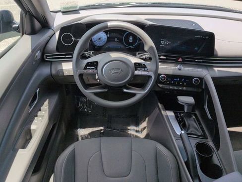 Used 2024 Hyundai Elantra SEL FWD image 15