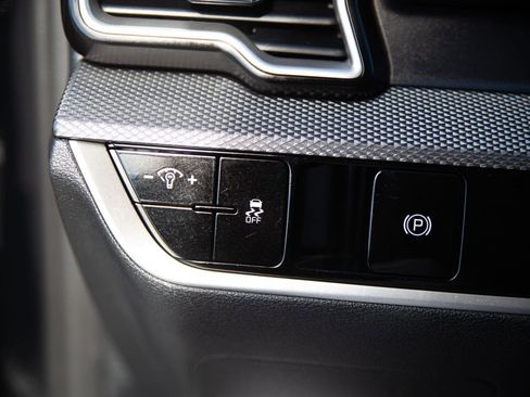 Used 2025 Kia Sportage LX image 18