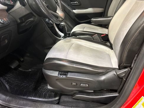 Used 2018 Chevrolet Trax LT w/ LT Convenience Package image 14