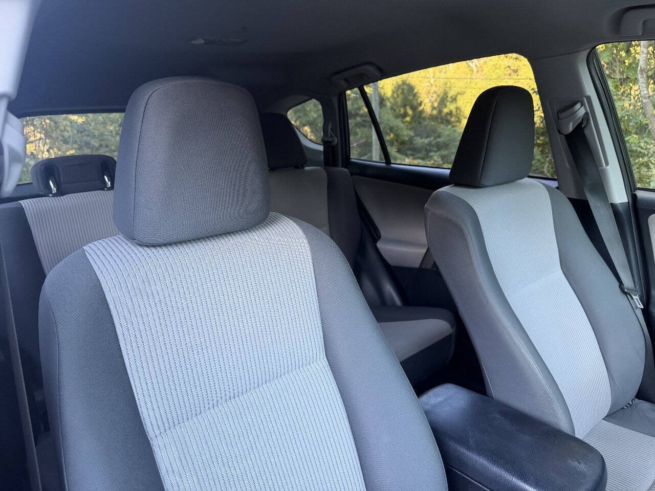 Used 2015 Toyota RAV4 LE AWD/4WD image 22