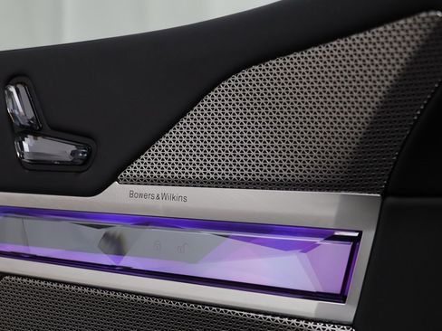 Certified 2025 BMW 740i xDrive 740i xDrive w/ Premium Package image 7